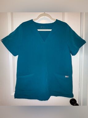 FIGS Pacific Blue Scrub Top | Women’s | Technical Collection | Size L
